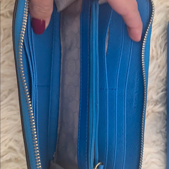 Micheal Kors continental wallet - Picture 3 of 3